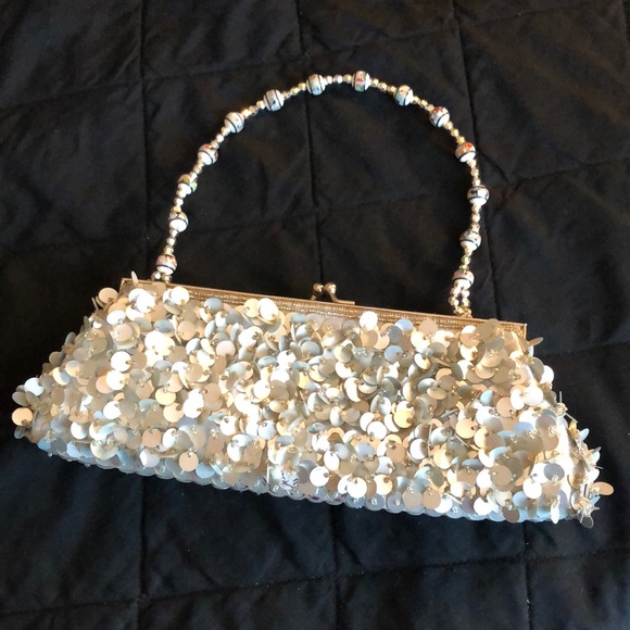Handbags - Silver Sequined Party Purse
